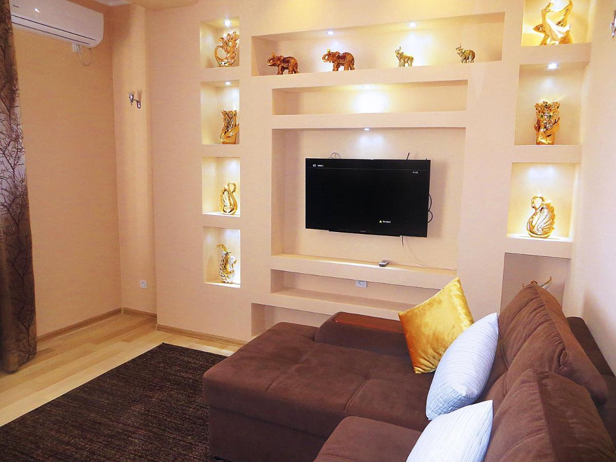 Yellow Apartment In The Center Of Bichkek Extérieur photo