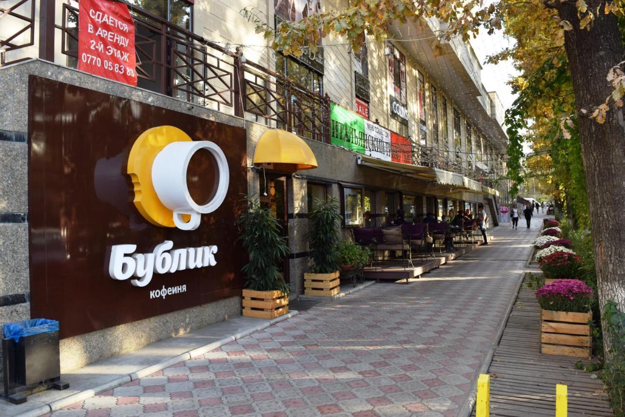 Yellow Apartment In The Center Of Bichkek Extérieur photo