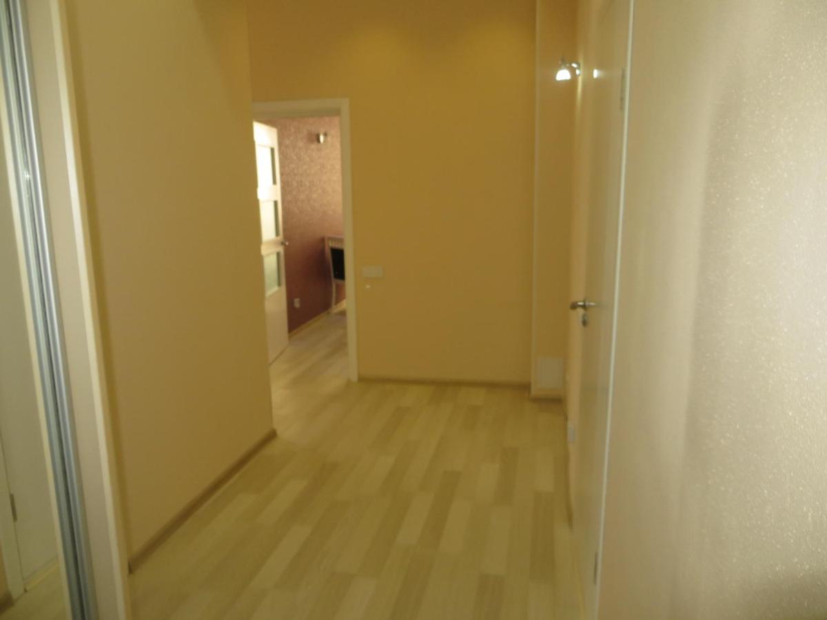 Yellow Apartment In The Center Of Bichkek Extérieur photo