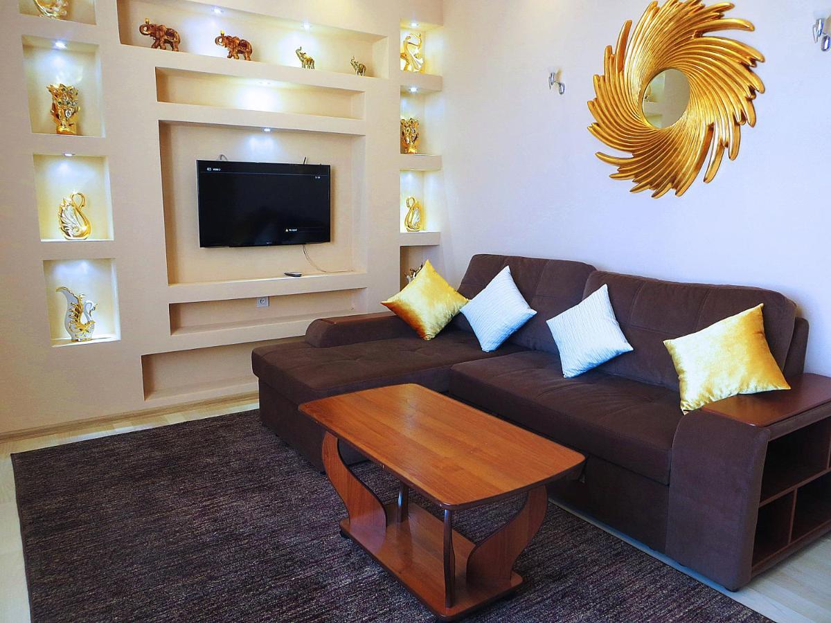 Yellow Apartment In The Center Of Bichkek Extérieur photo